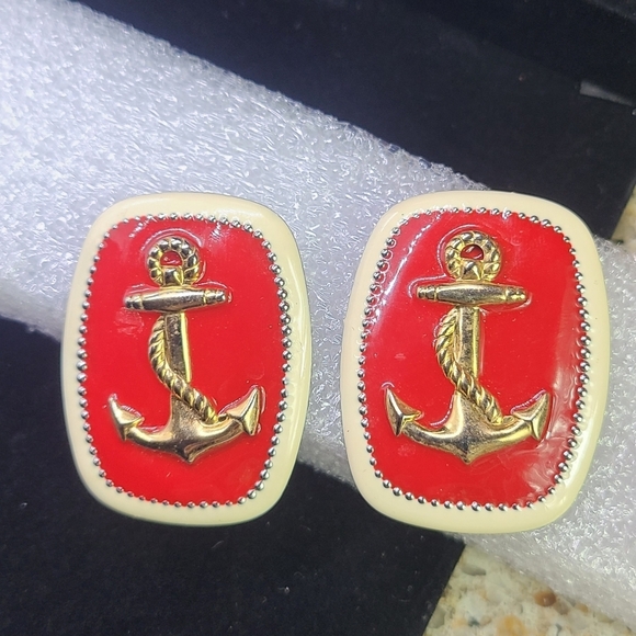 Vintage enamel earrings gold and tan color boat anchor detail - Picture 6 of 10
